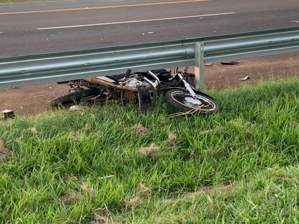 Foto 4 de 6 — ​Motociclista morre em acidente na SP-255 próximo do acesso ao Parque São Paulo